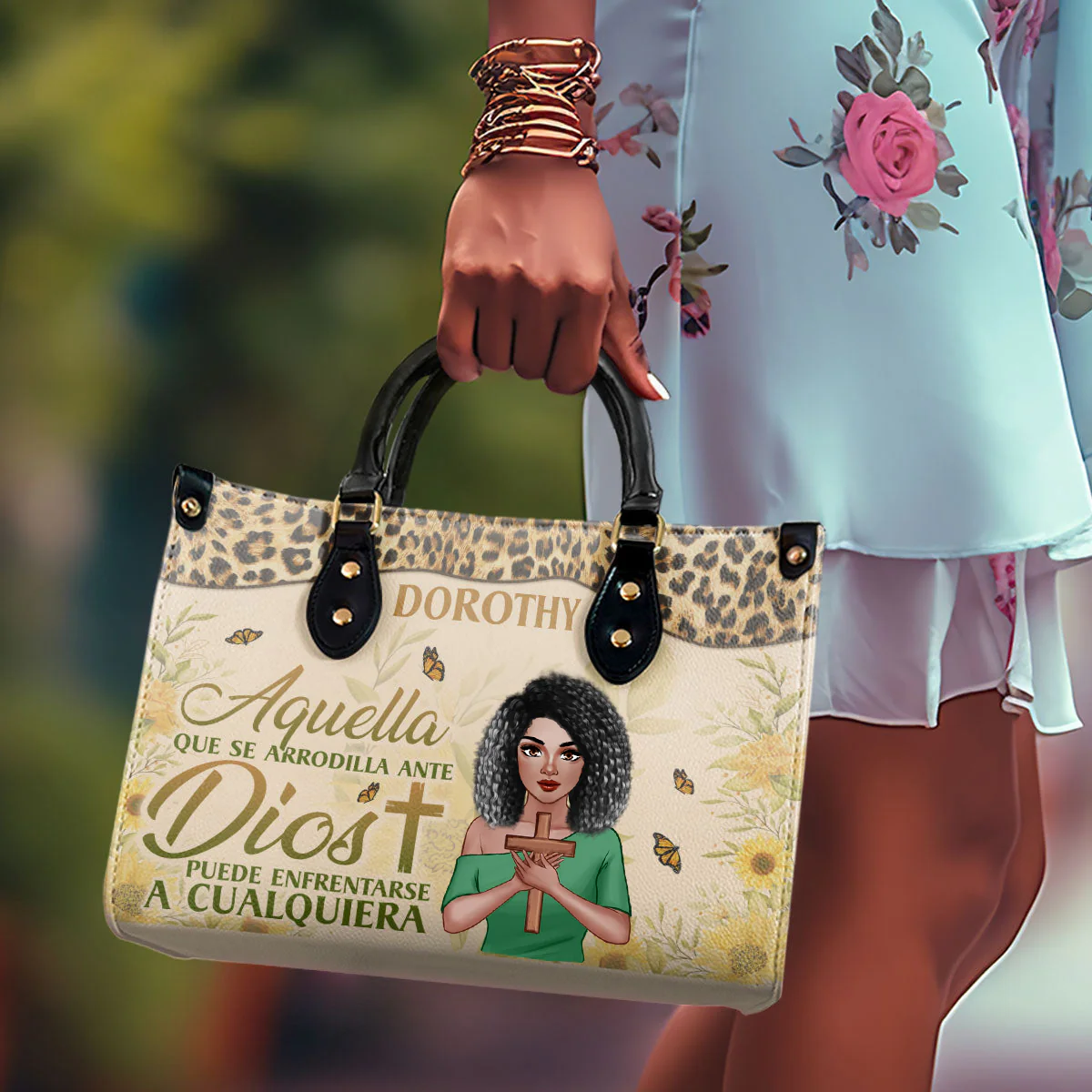 Aquella Que Se Arrodilla Ante Dios Puede Enfrentarse A Cualquiera - Thoughtful Gift For Christians - Personalized Leather Handbag With Handle AT4080608 - Image 4